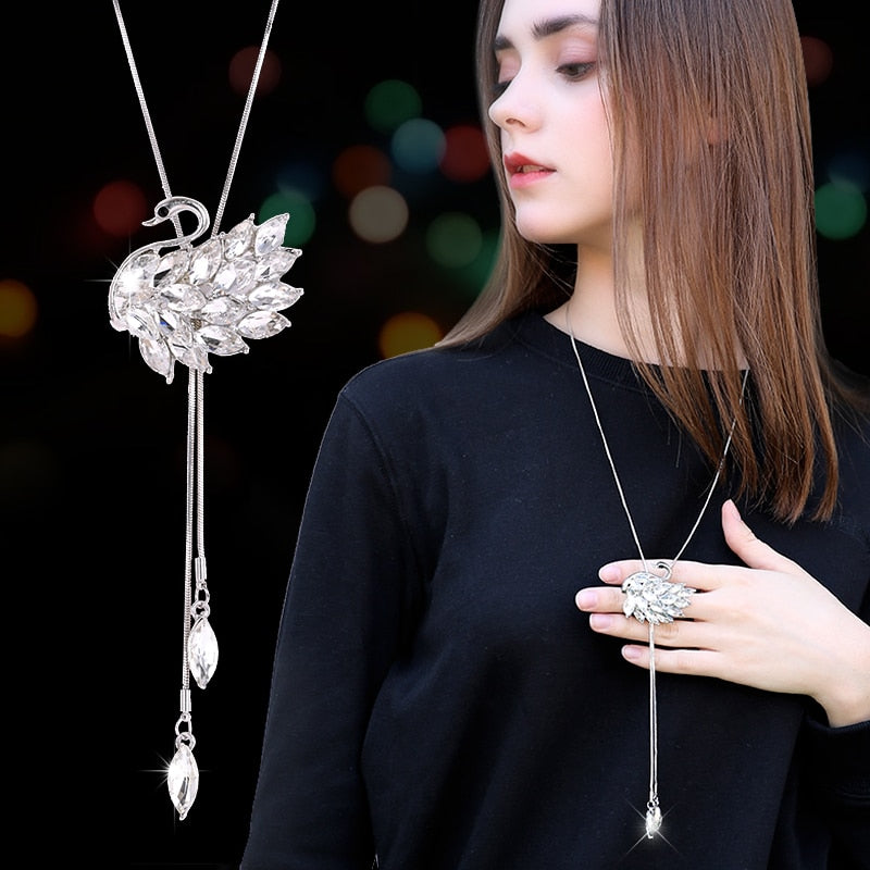 women  Fashion Metal Chain Crystal Flower Pendant Long Necklace